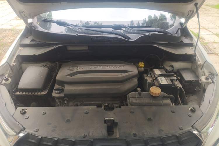 Used Baojun 510 2017 1.5L manual Comfort trim Engine Bay