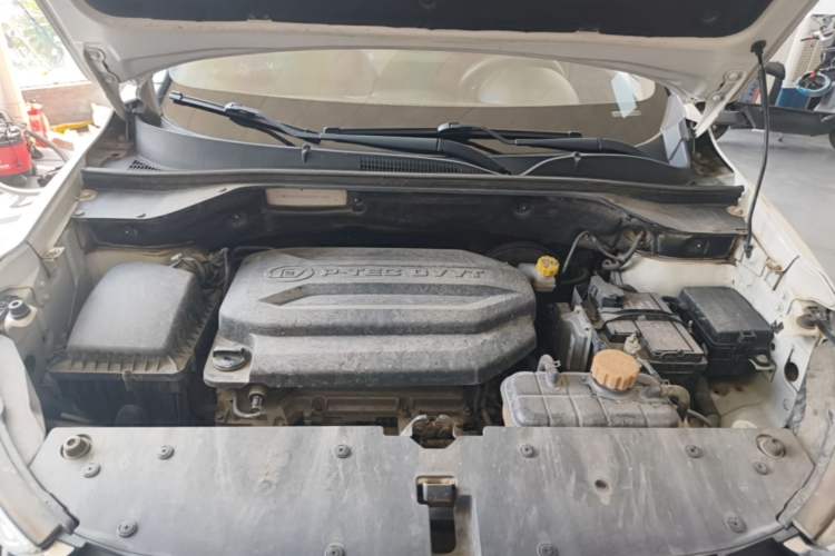Used Baojun 510 2017 1.5L manual Comfort trim Engine Bay