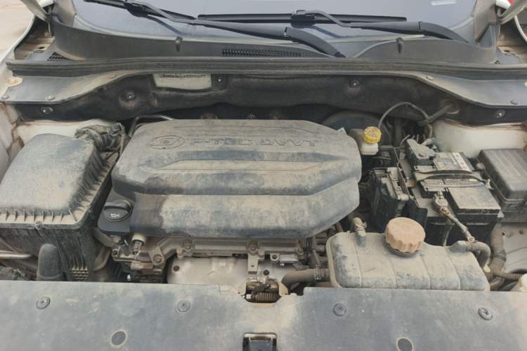 Used Baojun 510 2017 1.5L Automatic Fashion Model Engine Bay