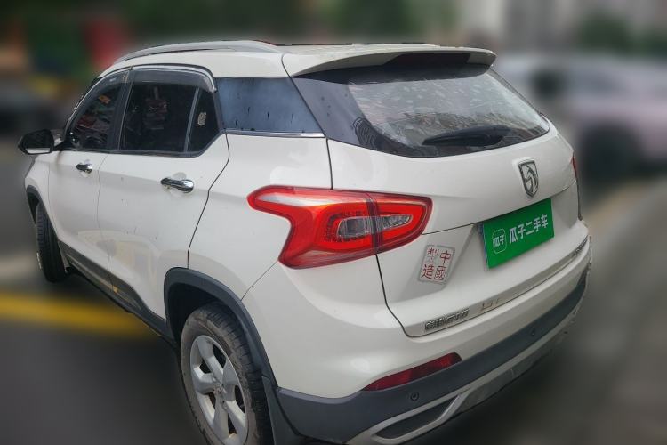 Used Baojun 510 2017 1.5L Manual Fashion Model Exterior 2