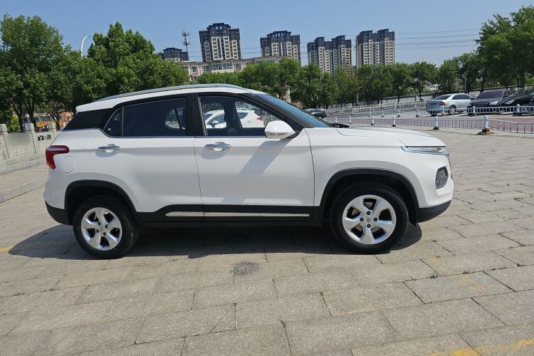 Used Baojun 510 2017 1.5L Manual Fashion Model Exterior 2