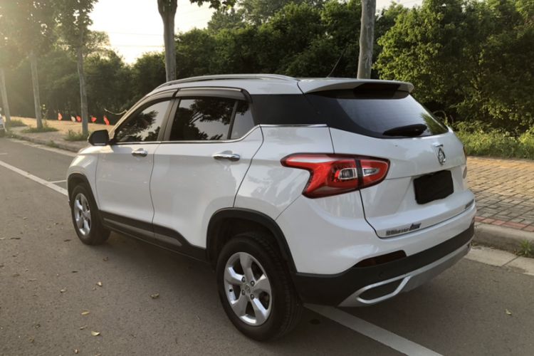 Used Baojun 510 2017 1.5L Automatic Fashion Model Exterior 2