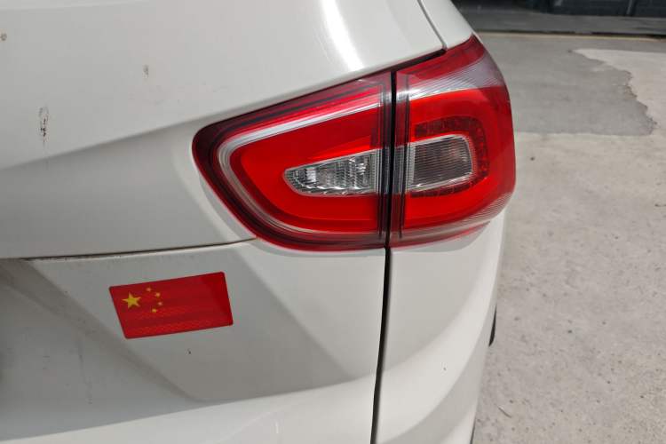 Used Baojun 510 2017 1.5L Manual Fashion Model Exterior 3