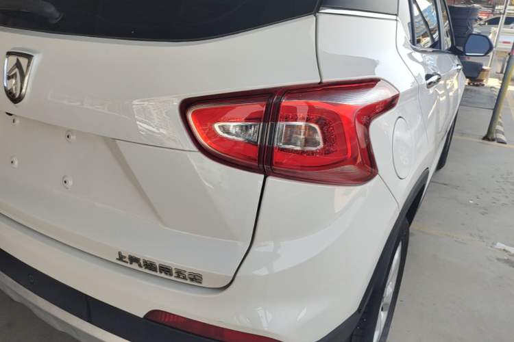 Used Baojun 510 2017 1.5L Manual Fashion Model Exterior 3