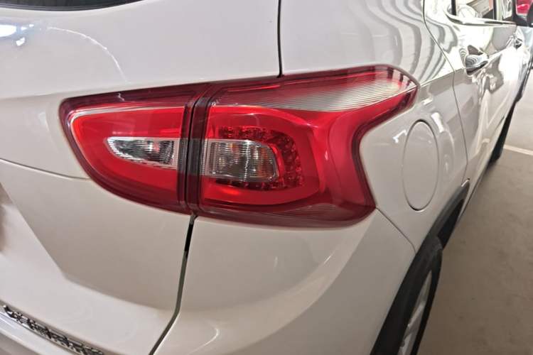 Used Baojun 510 2017 1.5L Manual Fashion Model Exterior 3