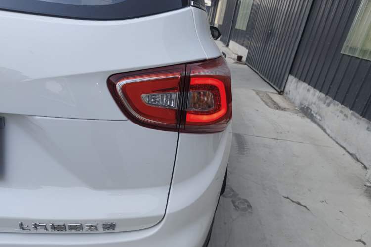 Used Baojun 510 2017 1.5L Manual Fashion Model Exterior 6