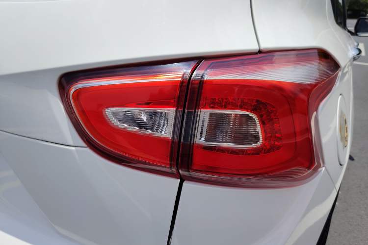 Used Baojun 510 2017 1.5L Manual Fashion Model Exterior 6