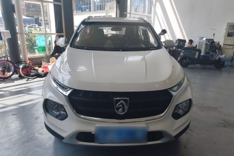 Used Baojun 510 2017 1.5L manual Comfort trim Front