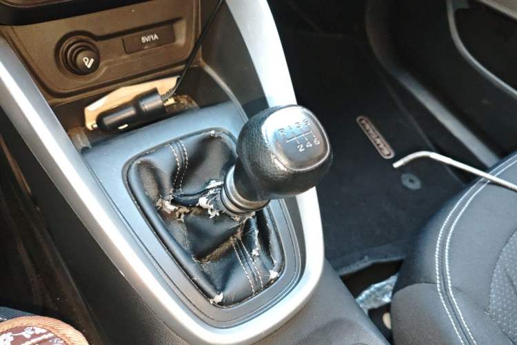 Used Baojun 510 2017 1.5L manual Comfort trim Gear Lever