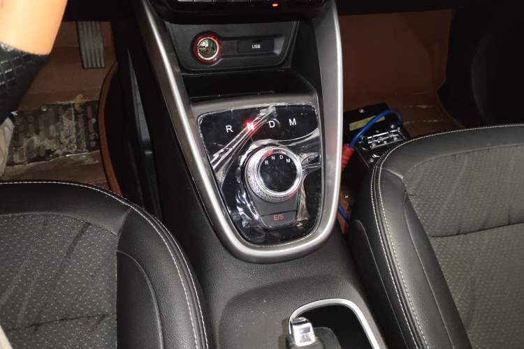 Used Baojun 510 2017 1.5L Automatic Fashion Model Gear Lever