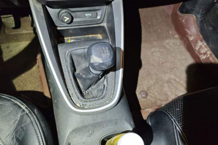 Used Baojun 510 2017 1.5L manual Comfort trim Gear Lever