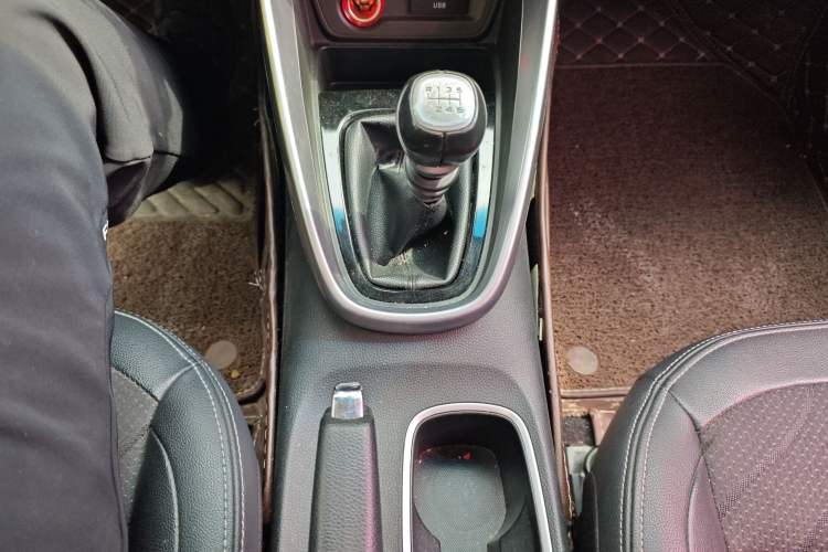 Used Baojun 510 2017 1.5L Manual Fashion Model Gear Lever