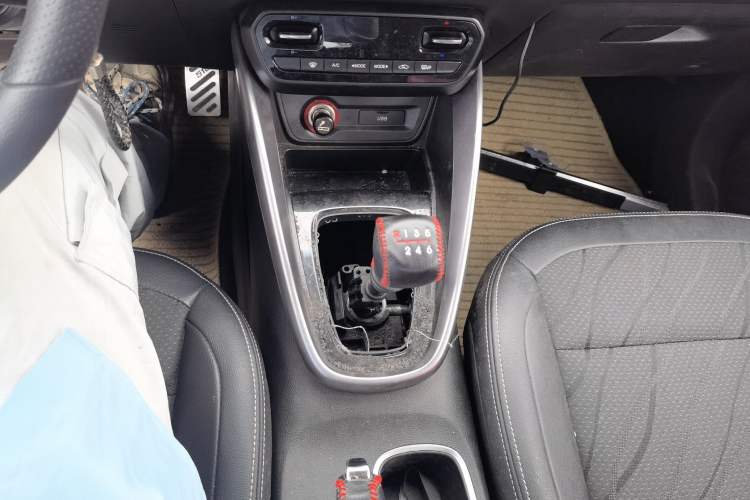 Used Baojun 510 2017 1.5L Manual Fashion Model Gear Lever