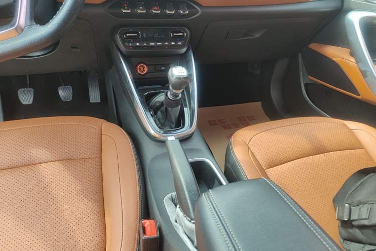 Used Baojun 510 2017 1.5L Manual Luxury Model Gear Lever