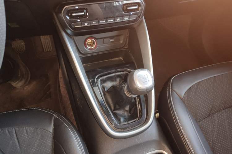 Used Baojun 510 2017 1.5L Manual Fashion Model Gear Lever