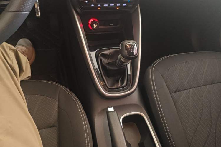 Used Baojun 510 2017 1.5L manual Comfort trim Gear Lever