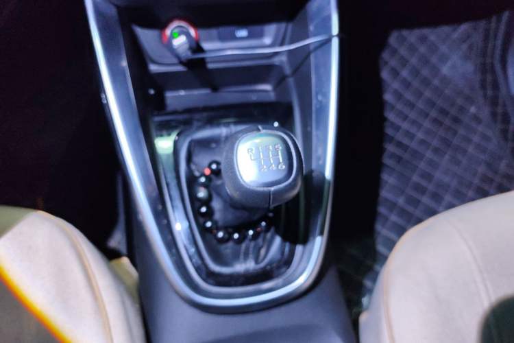 Used Baojun 510 2017 1.5L Manual Luxury Model Gear Lever
