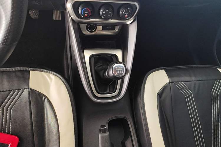 Used Baojun 510 2017 1.5L manual Comfort trim Gear Lever