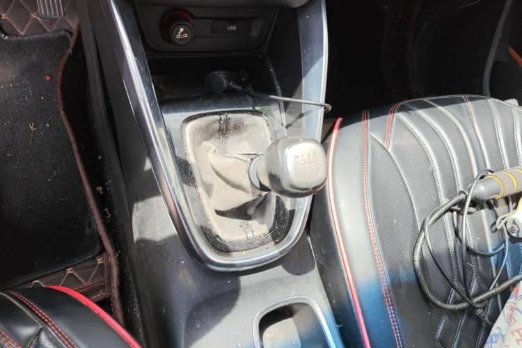 Used Baojun 510 2017 1.5L Manual Luxury Model Gear Lever