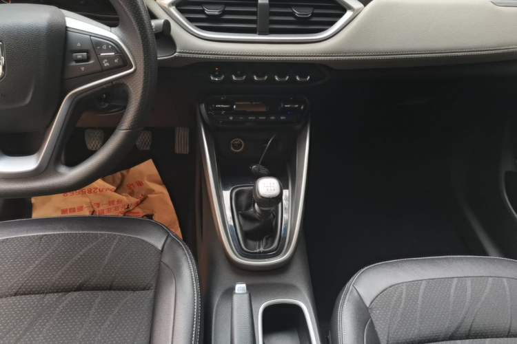 Used Baojun 510 2017 1.5L Manual Fashion Model Gear Lever