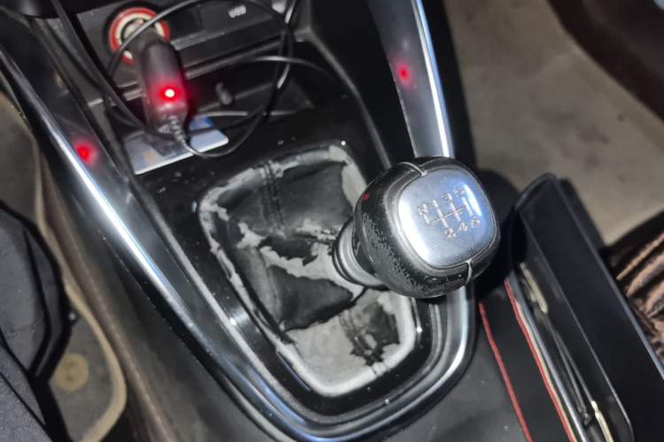 Used Baojun 510 2017 1.5L Manual Luxury Model Gear Lever