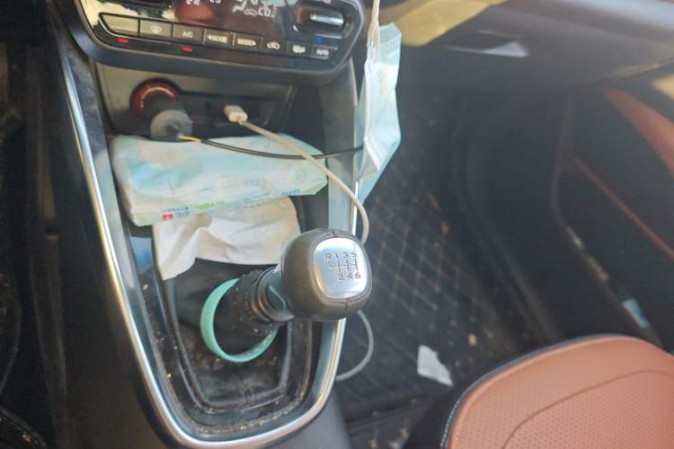 Used Baojun 510 2017 1.5L Manual Luxury Model Gear Lever