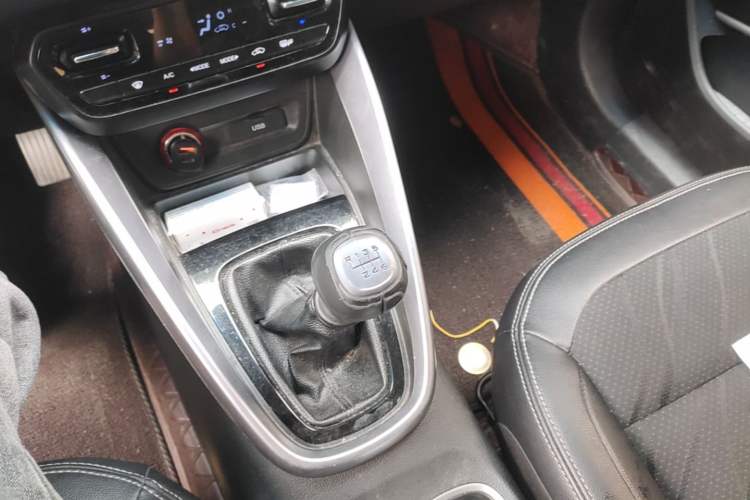 Used Baojun 510 2017 1.5L Manual Fashion Model Gear Lever