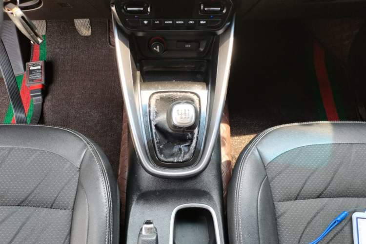 Used Baojun 510 2017 1.5L Manual Fashion Model Gear Lever