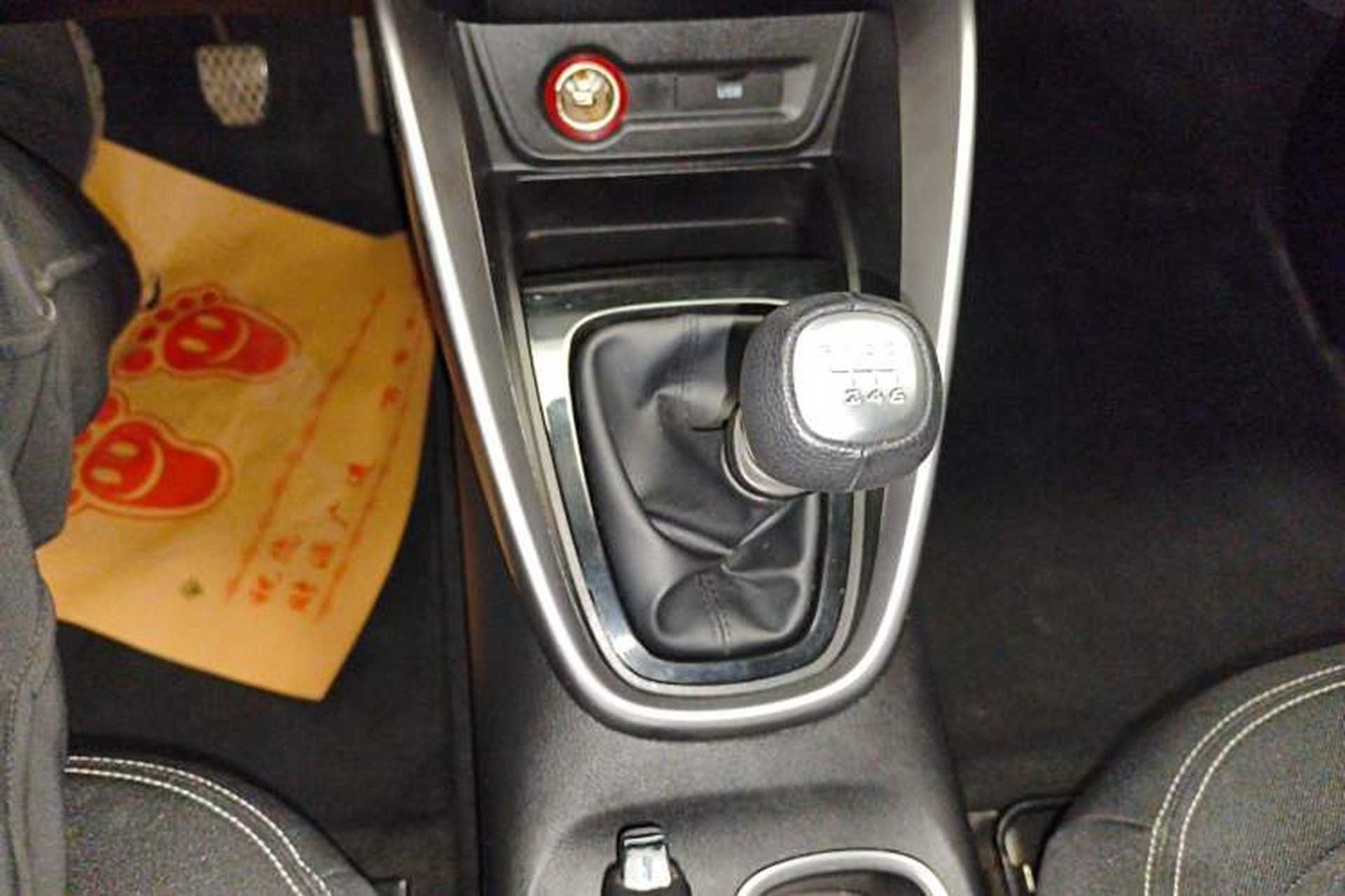 Used Baojun 510 2017 1.5L manual Comfort trim Gear Lever