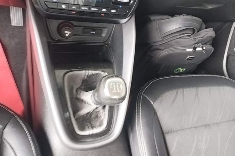 Used Baojun 510 2017 1.5L Manual Fashion Model Gear Lever