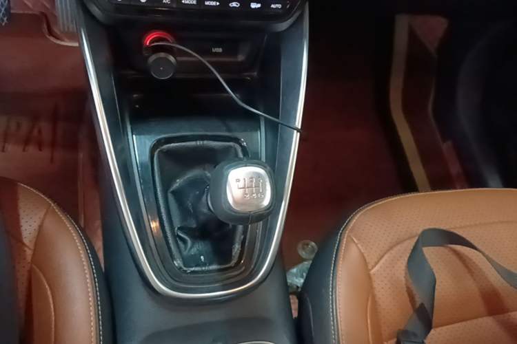 Used Baojun 510 2017 1.5L Manual Luxury Model Gear Lever