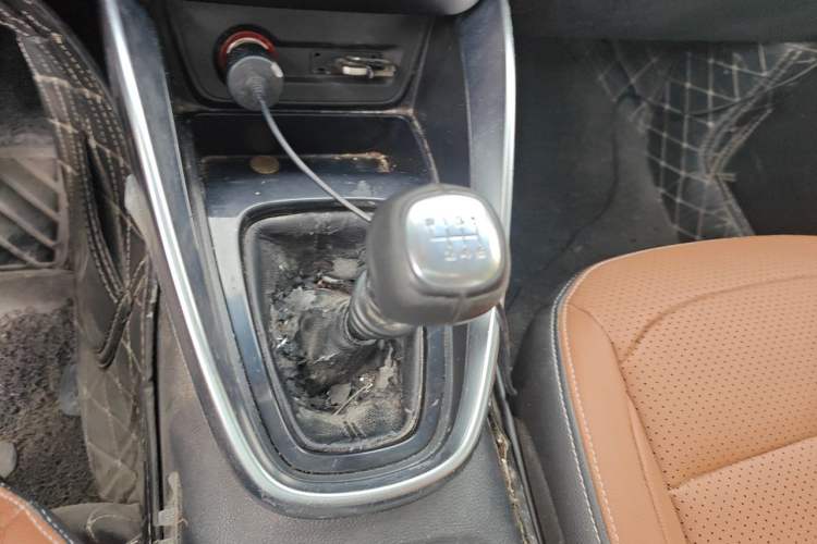 Used Baojun 510 2017 1.5L Manual Luxury Model Gear Lever