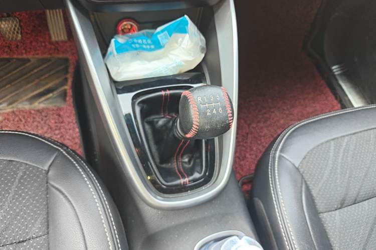 Used Baojun 510 2017 1.5L Manual Fashion Model Gear Lever