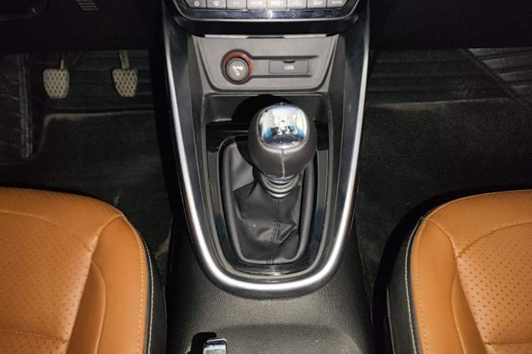 Used Baojun 510 2017 1.5L Manual Luxury Model Gear Lever