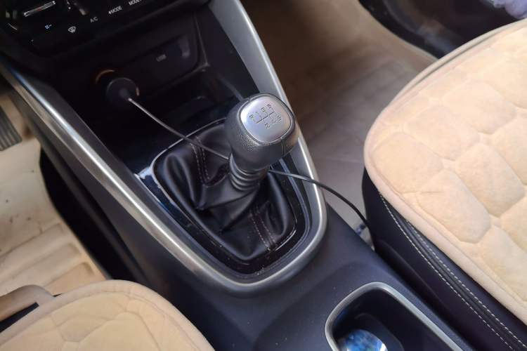 Used Baojun 510 2017 1.5L Manual Fashion Model Gear Lever