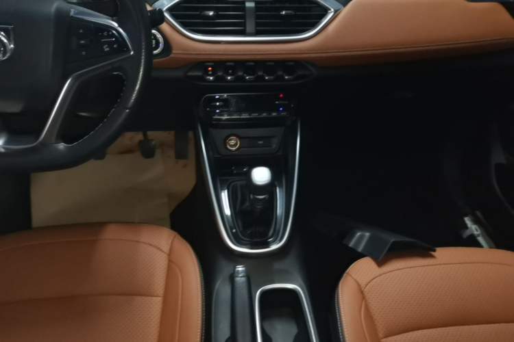 Used Baojun 510 2017 1.5L Manual Luxury Model Gear Lever
