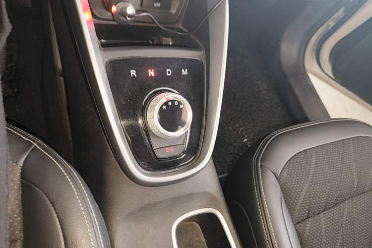 Used Baojun 510 2017 1.5L Automatic Fashion Model Gear Lever