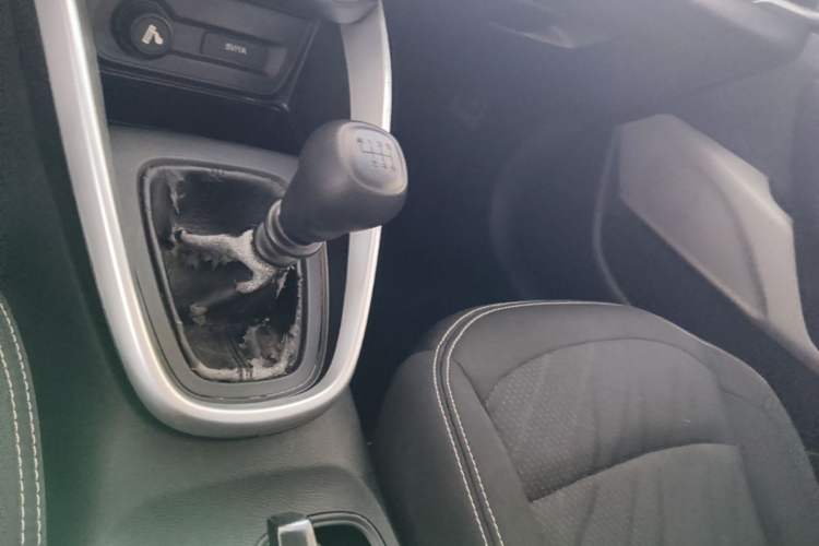 Used Baojun 510 2017 1.5L manual Comfort trim Gear Lever