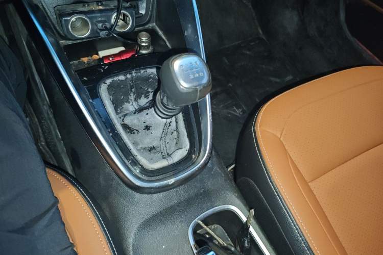 Used Baojun 510 2017 1.5L Manual Luxury Model Gear Lever
