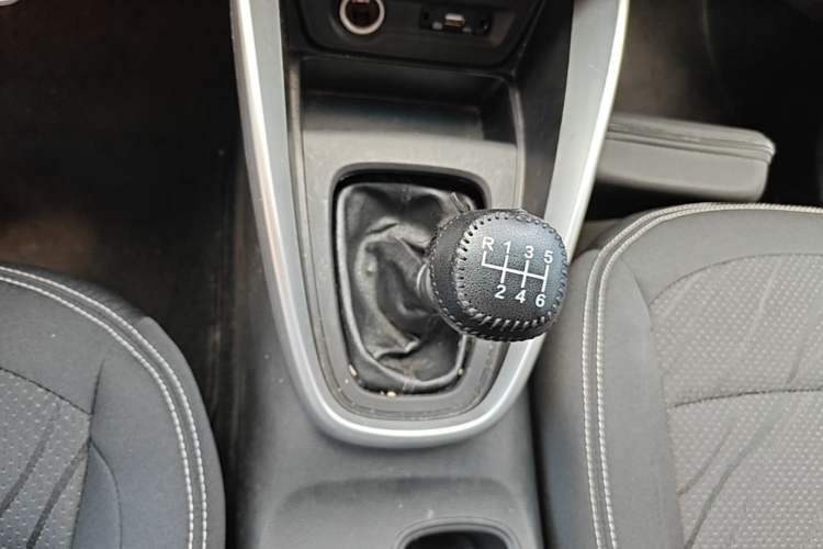 Used Baojun 510 2017 1.5L manual Comfort trim Gear Lever