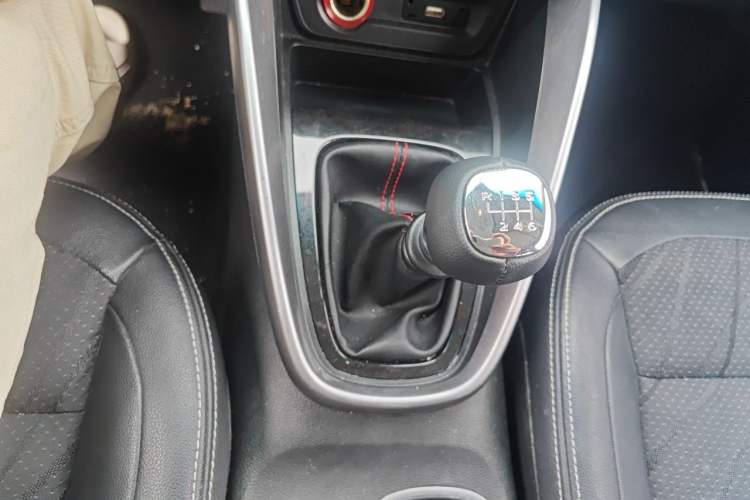 Used Baojun 510 2017 1.5L Manual Fashion Model Gear Lever