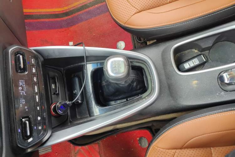 Used Baojun 510 2017 1.5L Manual Luxury Model Gear Lever