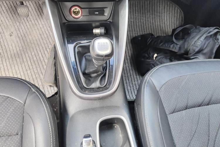 Used Baojun 510 2017 1.5L Manual Fashion Model Gear Lever