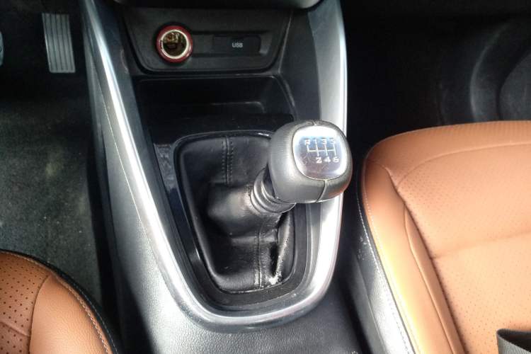 Used Baojun 510 2017 1.5L Manual Luxury Model Gear Lever