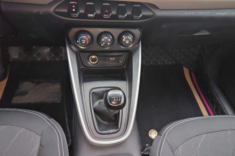 Used Baojun 510 2017 1.5L manual Comfort trim Gear Lever