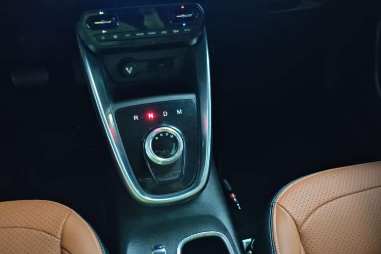 Used Baojun 510 2017 1.5L Automatic Luxury Model Gear Lever