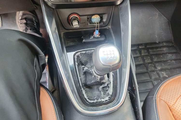 Used Baojun 510 2017 1.5L Manual Luxury Model Gear Lever
