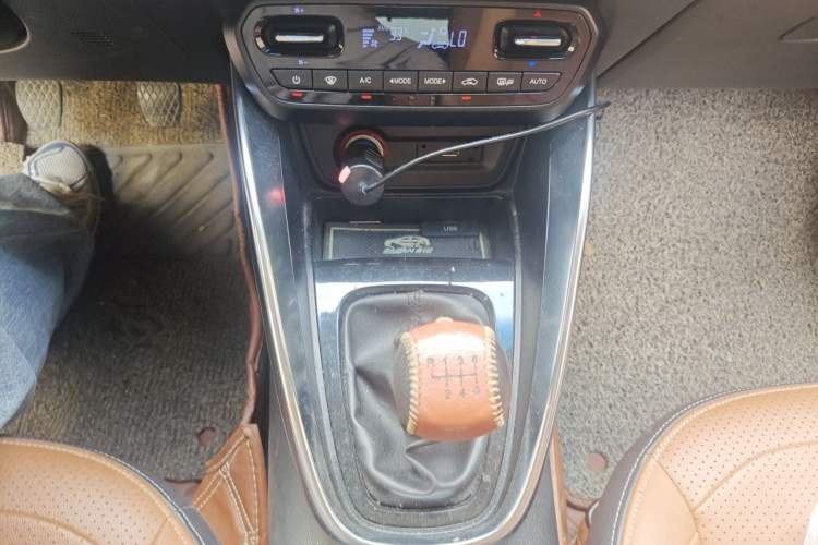 Used Baojun 510 2017 1.5L Manual Luxury Model Gear Lever