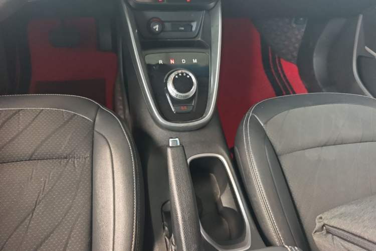 Used Baojun 510 2017 1.5L Automatic Fashion Model Gear Lever