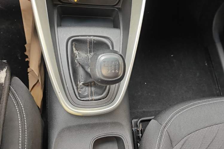 Used Baojun 510 2017 1.5L manual Comfort trim Gear Lever
